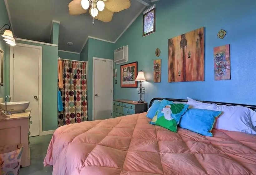 Lakeside Pleasure Island Cabin W/ Deck & Gas Grill