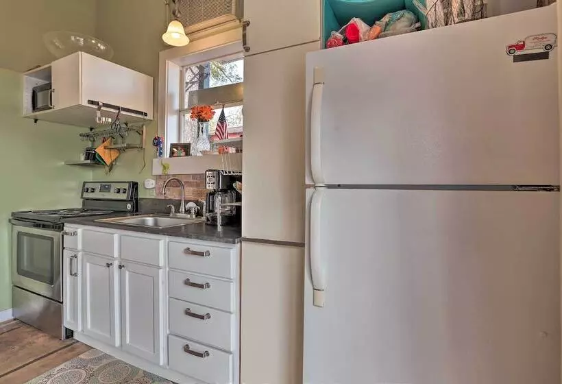 Lakeside Pleasure Island Cabin W/ Deck & Gas Grill