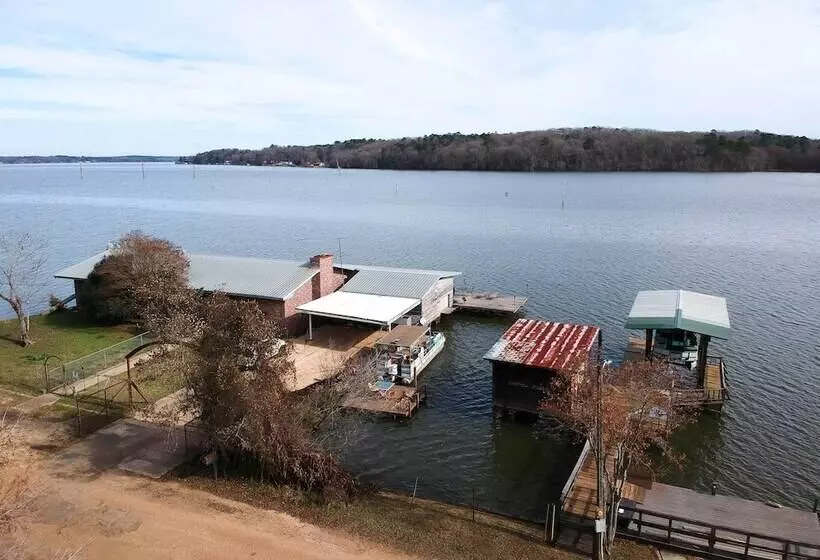 Lakeside Pleasure Island Cabin W/ Deck & Gas Grill