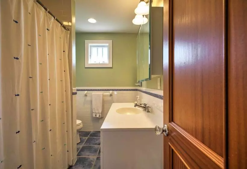 Luxe Waterfront East Quogue Home W/ Beach On Site!