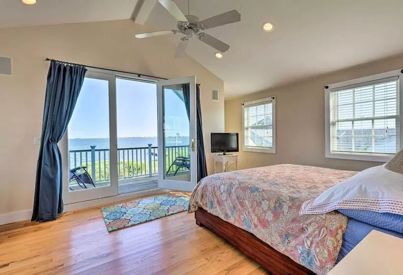 Luxe Waterfront East Quogue Home W/ Beach On Site!