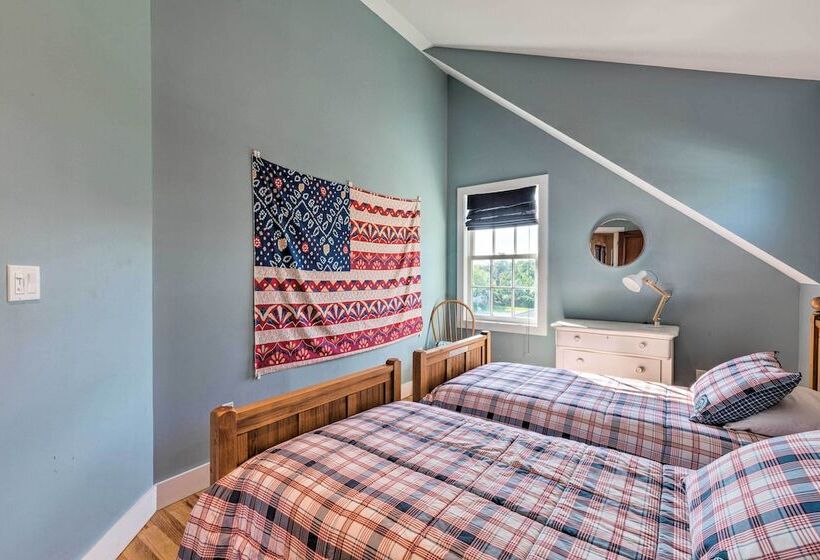 Luxe Waterfront East Quogue Home W/ Beach On Site!