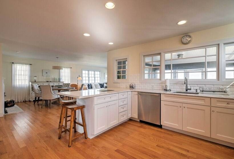 Luxe Waterfront East Quogue Home W/ Beach On Site!