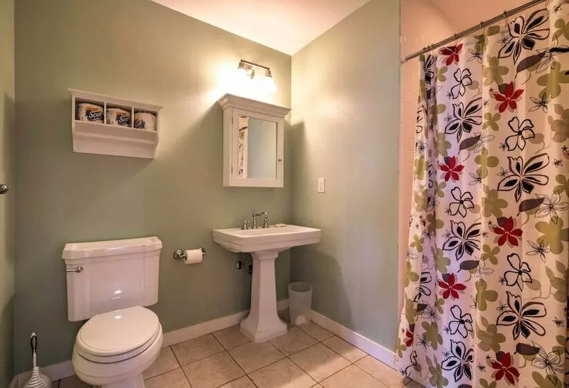 Luxe Waterfront East Quogue Home W/ Beach On Site!