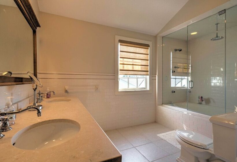 Luxe Waterfront East Quogue Home W/ Beach On Site!