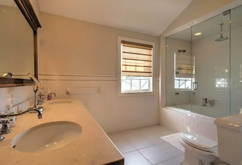 Luxe Waterfront East Quogue Home W/ Beach On Site!