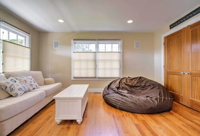 Luxe Waterfront East Quogue Home W/ Beach On Site!