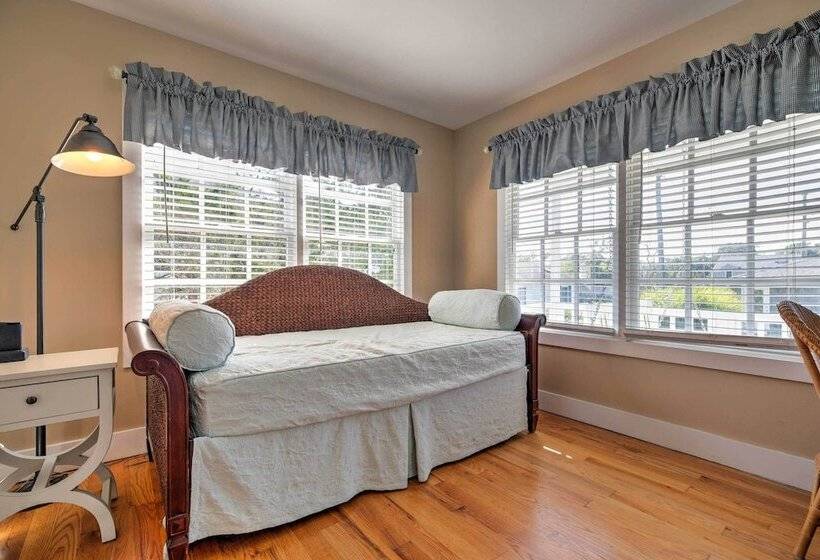 Luxe Waterfront East Quogue Home W/ Beach On Site!