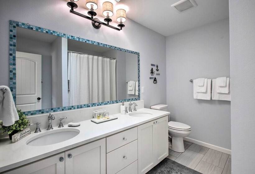 Luxury Home On Golf Course: Walk To The Beach!