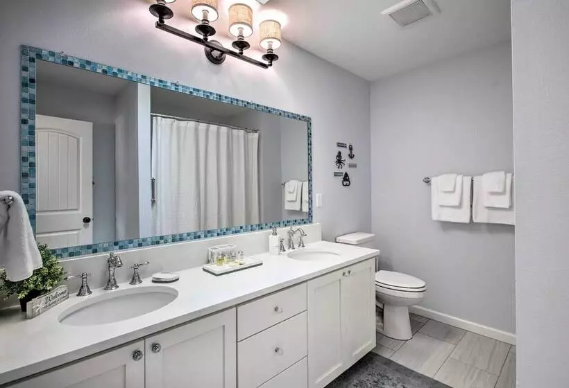 Luxury Home On Golf Course: Walk To The Beach!
