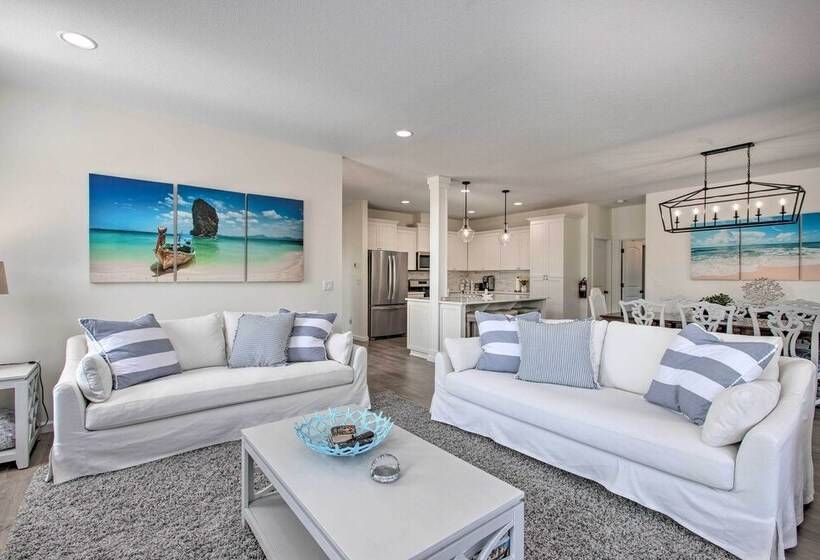 Luxury Home On Golf Course: Walk To The Beach!