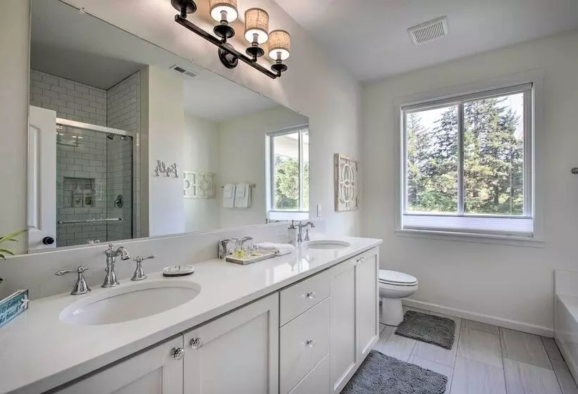 Luxury Home On Golf Course: Walk To The Beach!