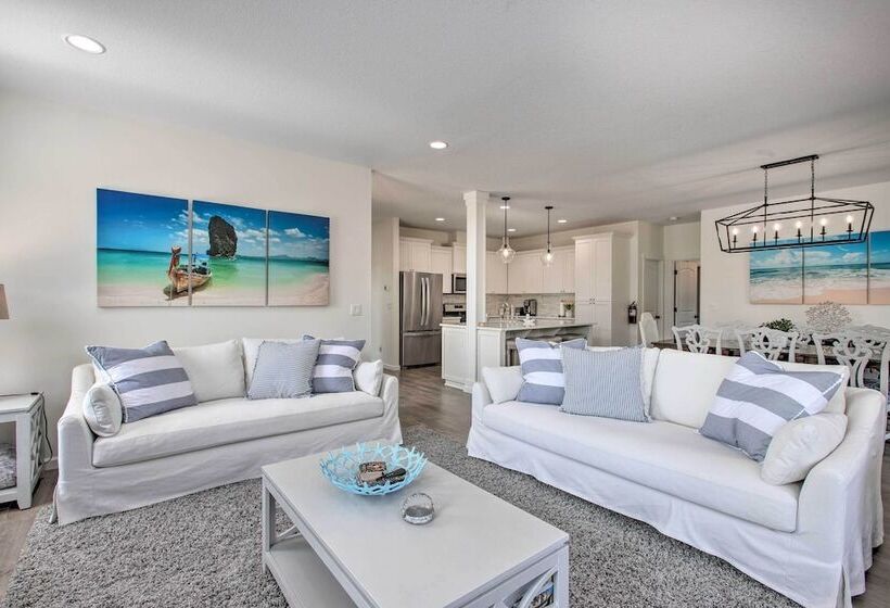 Luxury Home On Golf Course: Walk To The Beach!