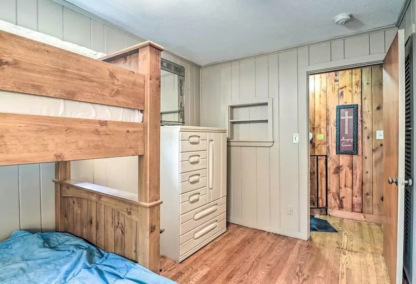 Maggie Valley Retreat With Hot Tub + Fire Pit!