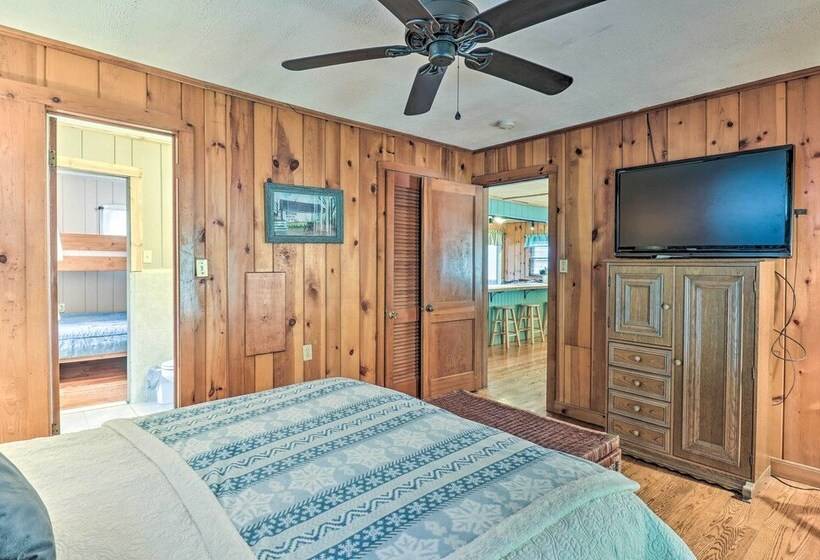 Maggie Valley Retreat With Hot Tub + Fire Pit!