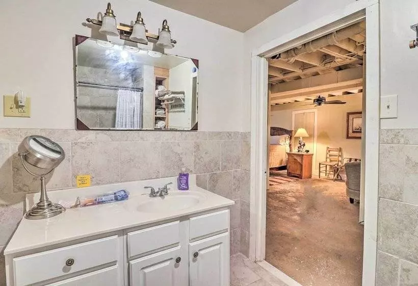 Maggie Valley Retreat With Hot Tub + Fire Pit!