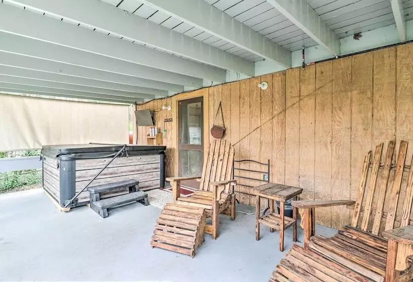 Maggie Valley Retreat With Hot Tub + Fire Pit!