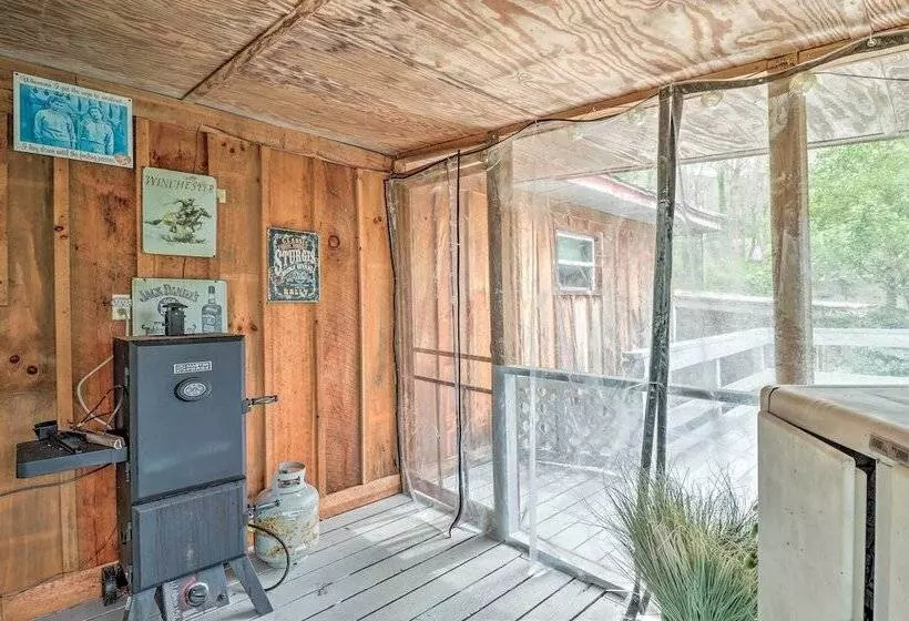 Maggie Valley Retreat With Hot Tub + Fire Pit!