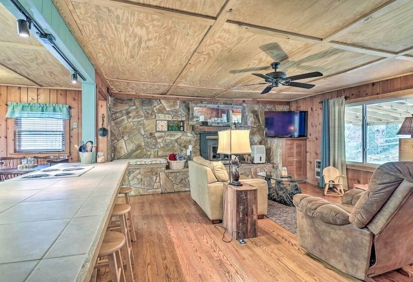 Maggie Valley Retreat With Hot Tub + Fire Pit!