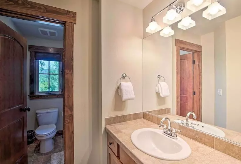 Modern Alpine Home On Prospector Golf Course!