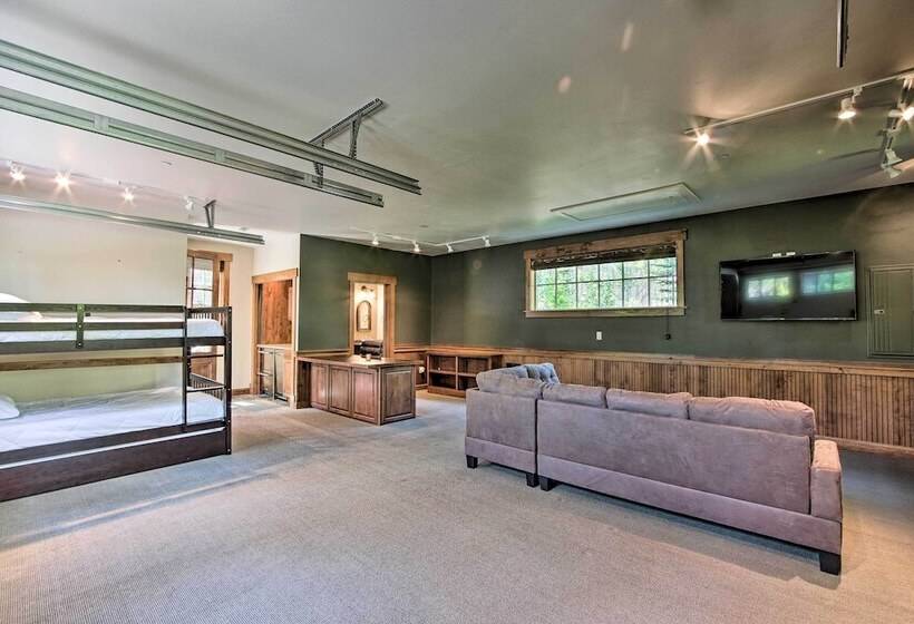 Modern Alpine Home On Prospector Golf Course!