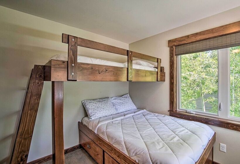 Modern Alpine Home On Prospector Golf Course!