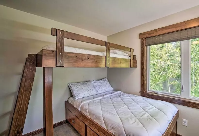 Modern Alpine Home On Prospector Golf Course!