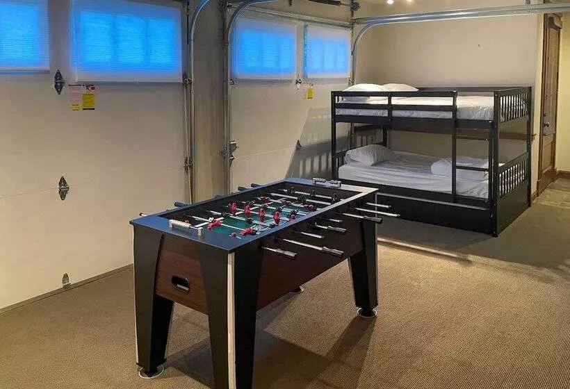 Modern Alpine Home On Prospector Golf Course!