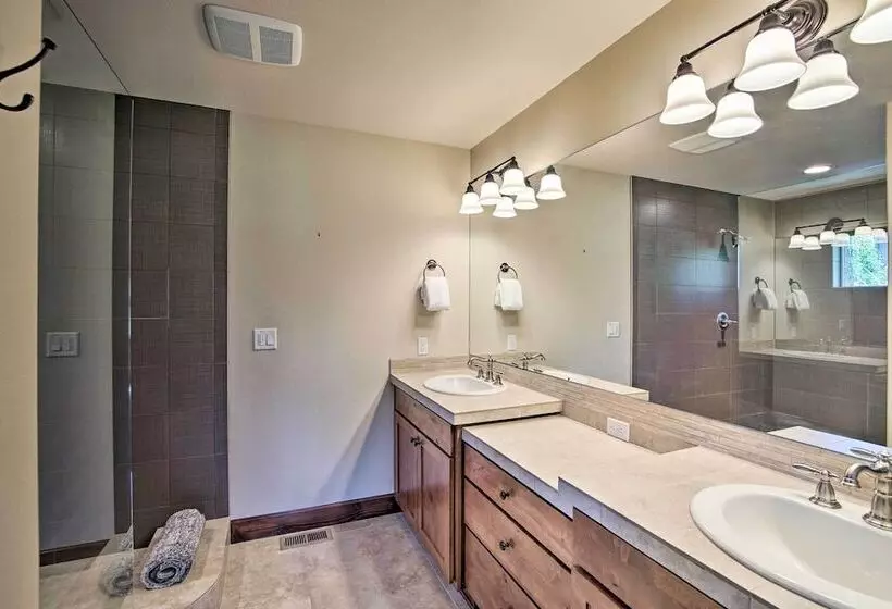 Modern Alpine Home On Prospector Golf Course!