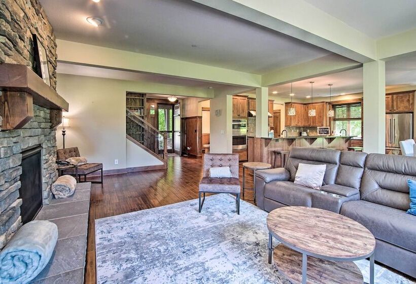 Modern Alpine Home On Prospector Golf Course!