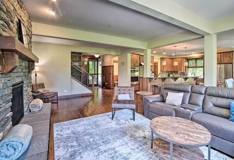 Modern Alpine Home On Prospector Golf Course!