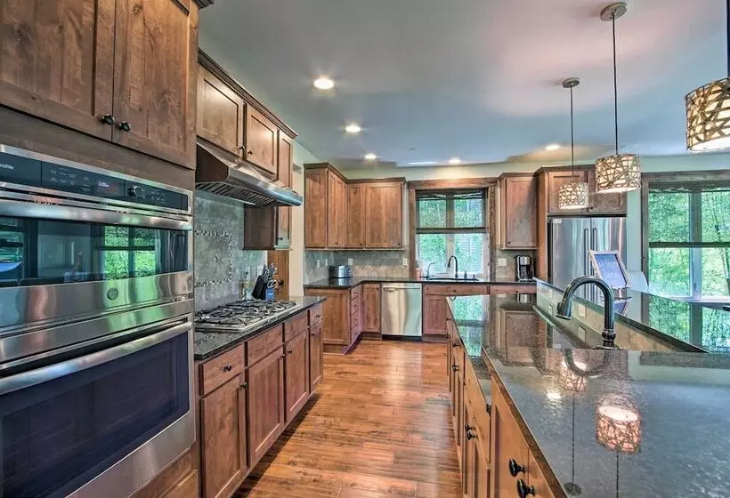 Modern Alpine Home On Prospector Golf Course!