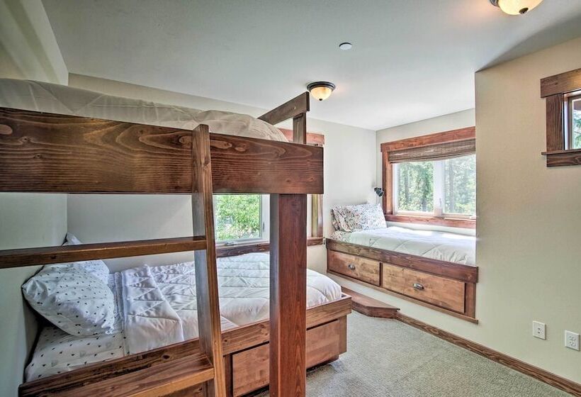 Modern Alpine Home On Prospector Golf Course!