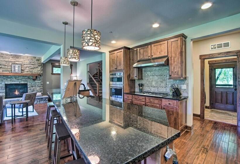 Modern Alpine Home On Prospector Golf Course!