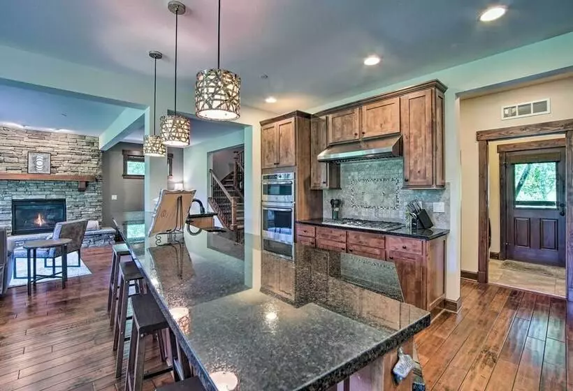 Modern Alpine Home On Prospector Golf Course!