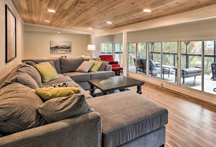 Dock, Deck & Boat Slip: Lakefront Eucha Home