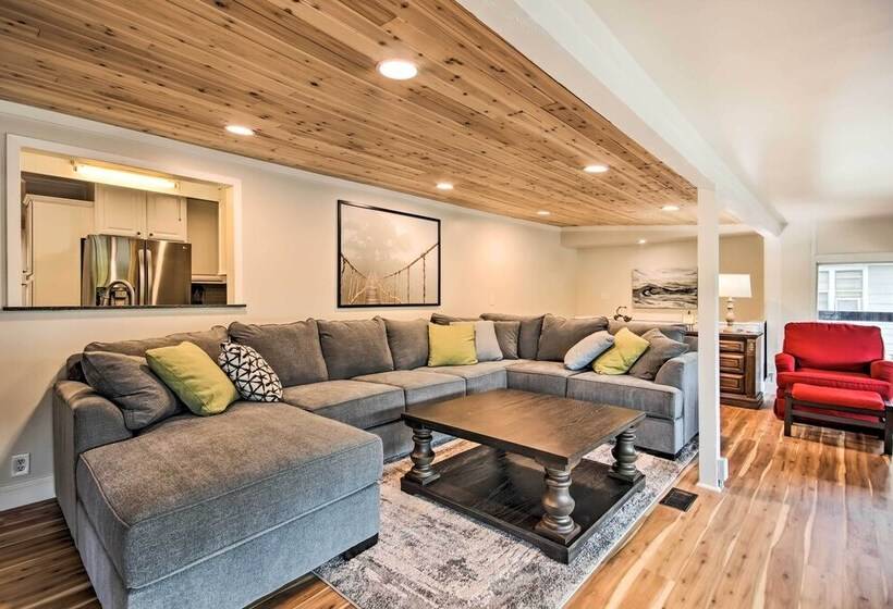 Dock, Deck & Boat Slip: Lakefront Eucha Home