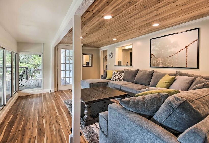 Dock, Deck & Boat Slip: Lakefront Eucha Home