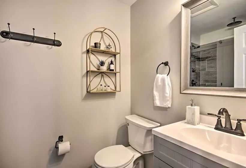 Dock, Deck & Boat Slip: Lakefront Eucha Home