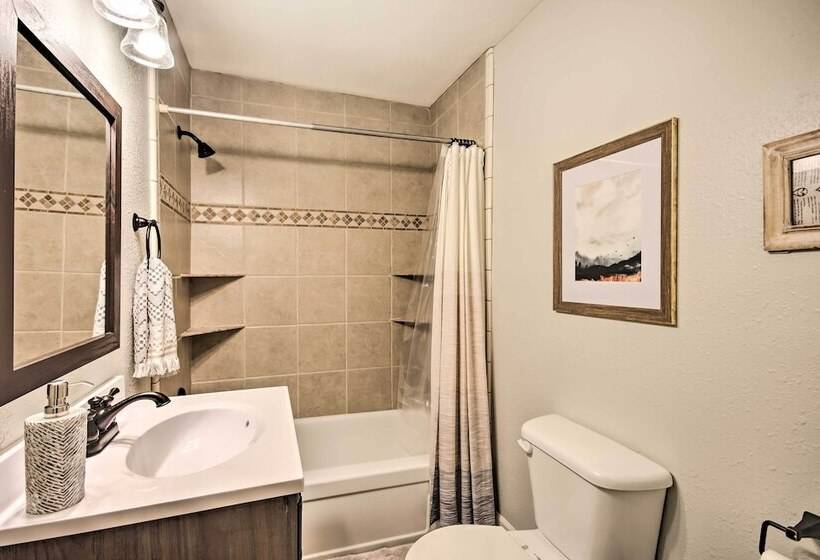 Dock, Deck & Boat Slip: Lakefront Eucha Home