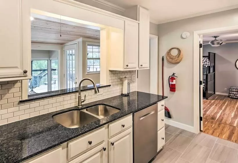 Dock, Deck & Boat Slip: Lakefront Eucha Home