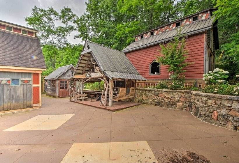 Mountain Retreat W/ Gazebo, Fire Pit & Huge Deck!