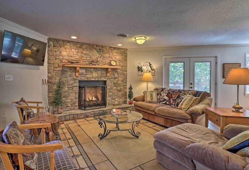 Mountain Retreat W/ Gazebo, Fire Pit & Huge Deck!