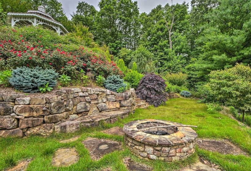 Mountain Retreat W/ Gazebo, Fire Pit & Huge Deck!