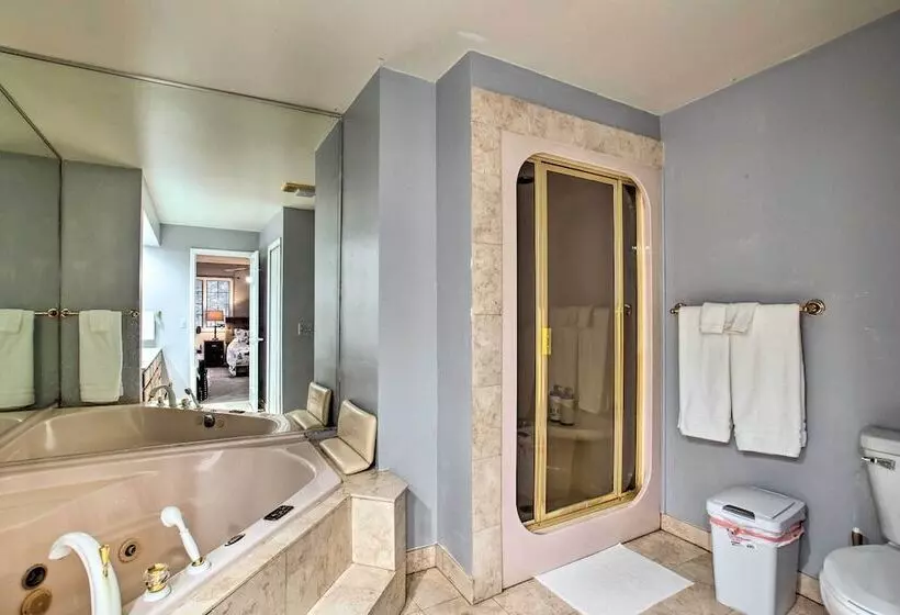 Lake Access, Hot Tub & 2 Decks: Ortonville Retreat