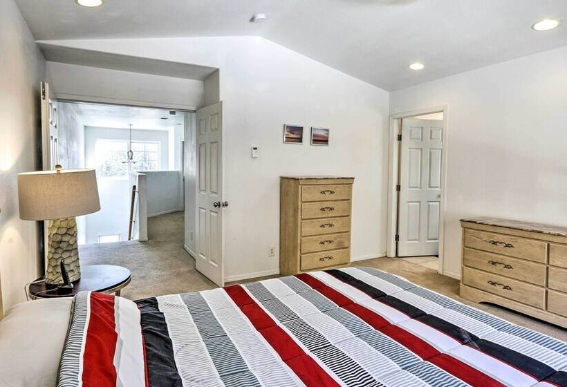 Peaceful Alaskan Escape: 13 Mi To Fairbanks!