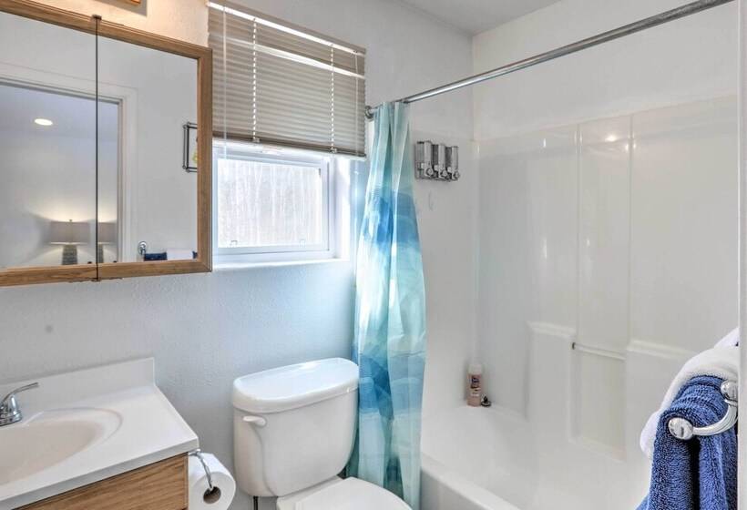 Peaceful Alaskan Escape: 13 Mi To Fairbanks!