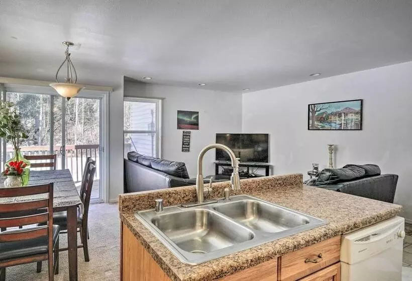 Peaceful Alaskan Escape: 13 Mi To Fairbanks!