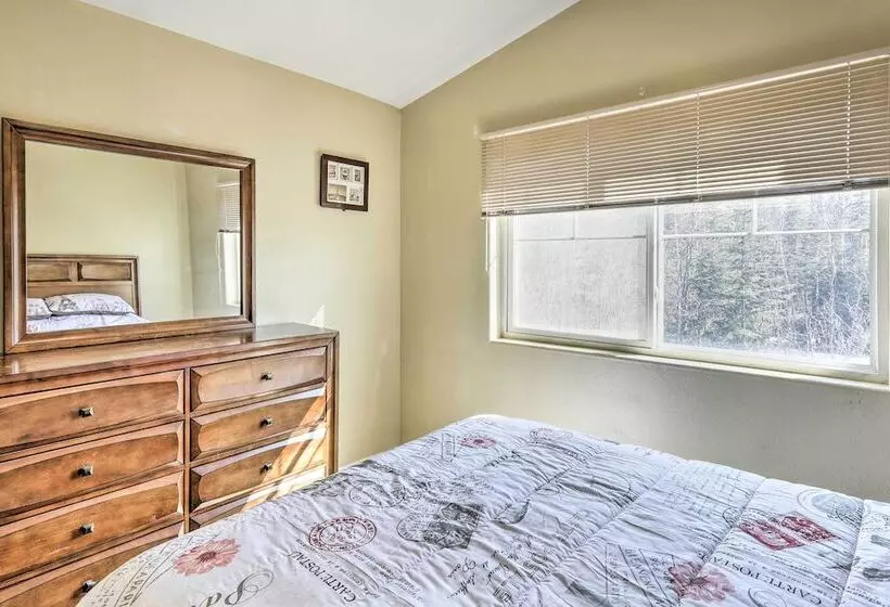 Peaceful Alaskan Escape: 13 Mi To Fairbanks!