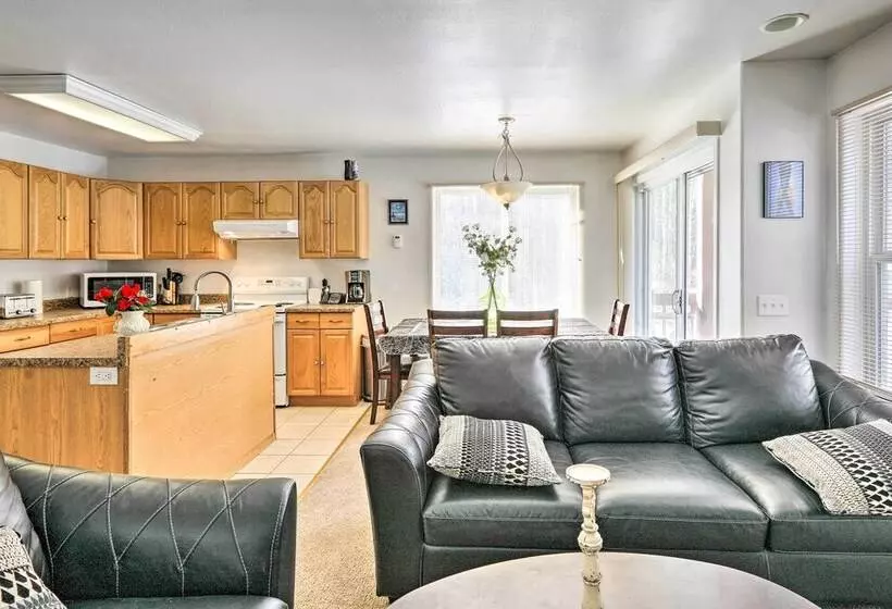 Peaceful Alaskan Escape: 13 Mi To Fairbanks!